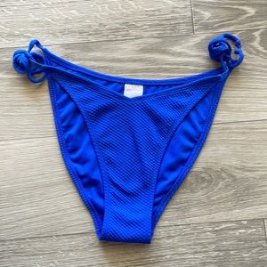 V high leg scoop bikini bottom